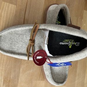 NWT. Keep your feet warm this winter!